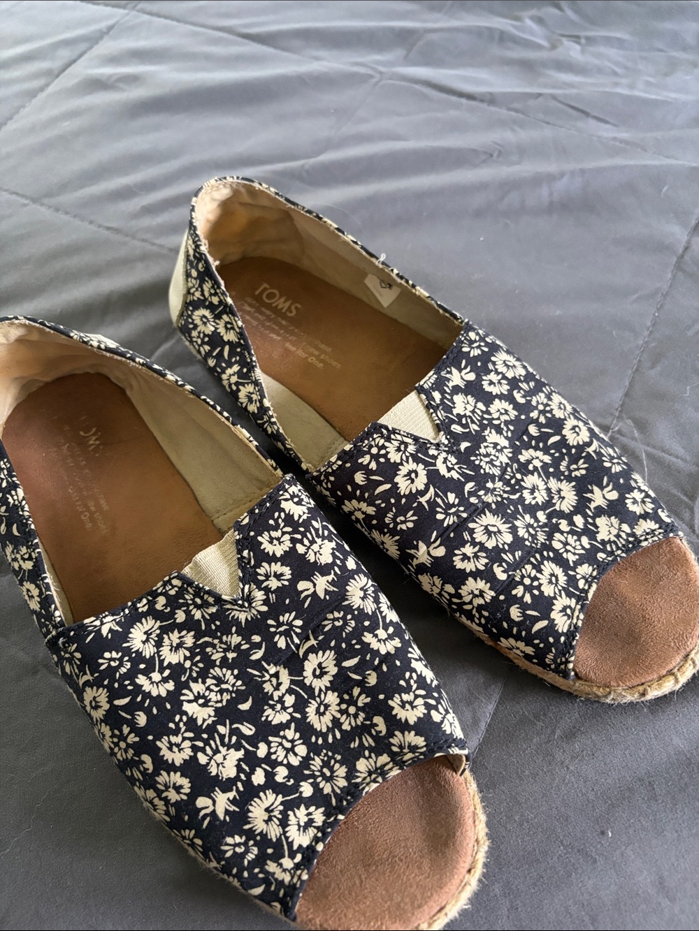 TOMS Navy and Cream Floral Open-Toe Slip-On Espadrilles